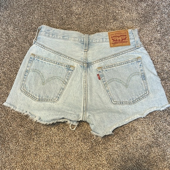 Levi’s Shorts - Picture 7 of 9